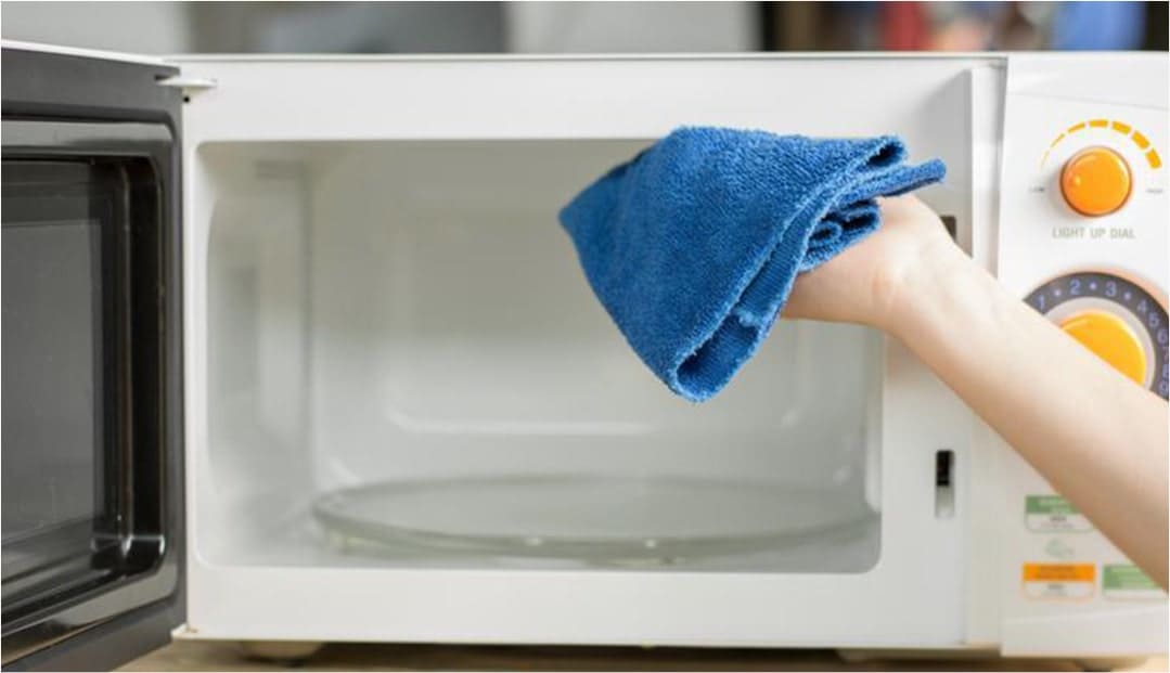 Cleans & Deodorizes Dirty microwave